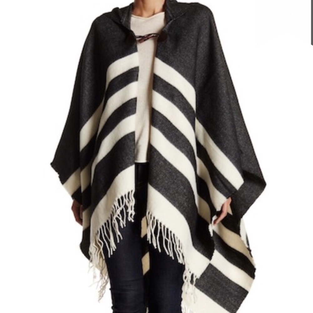 Hooded Cape With Faux Leather Toggle (Grey/Cream)